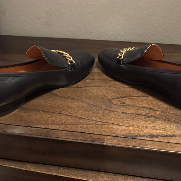 Tory Burch Black Leather Loafers with Gold Chain - Picture 4 of 15